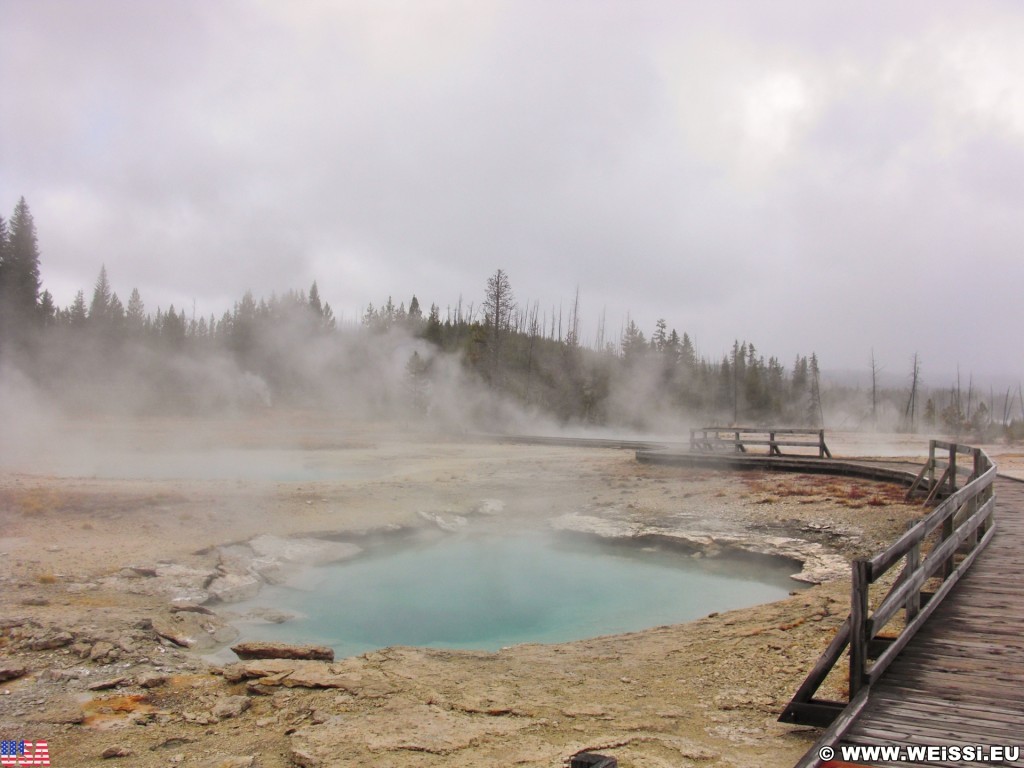 Yellowstone-Nationalpark. Collapsing Pool im West Thumb Geyser Basin. - West Thumb Geyser Basin, Collapsing Pool - (West Thumb, Yellowstone National Park, Wyoming, Vereinigte Staaten)