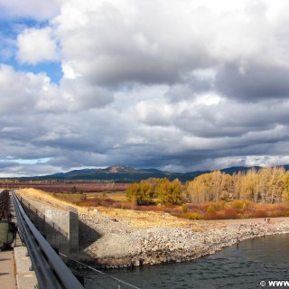 Grand-Teton-Nationalpark. Jackson Lake Dam und Reservoir. - Landschaft, Jackson Lake Dam, Jackson Lake Reservoir, Staudamm - (Colter Bay Village, Moran, Wyoming, Vereinigte Staaten)