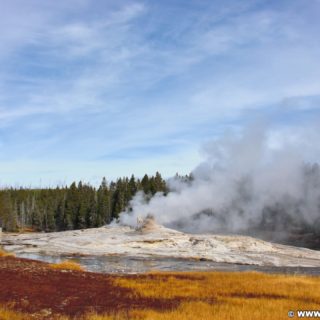 Yellowstone-Nationalpark. Giant Geyser in der Old Faithful Area - Upper Geyser Basin North Section. - Old Faithful Area, Giant Geyser, Upper Geyser Basin North Section - (Three River Junction, Yellowstone National Park, Wyoming, Vereinigte Staaten)