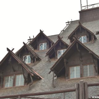 Yellowstone-Nationalpark. Old Faithful Inn in der Old Faithful Area - Upper Geyser Basin South Section. - Hotel, Unterkunft, Old Faithful Area, Upper Geyser Basin South Section, Old Faithful Inn - (Three River Junction, Yellowstone National Park, Wyoming, Vereinigte Staaten)