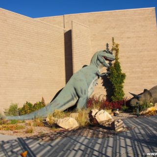 Vernal - Dinoland. T-Rex im State Park Museum von Vernal. - Tier, Skulptur, Statue, Dinosaurier, Tyrannosaurus rex, T-Rex, Coelurosauria, Tyrannosaurus - (Vernal, Utah, Vereinigte Staaten)