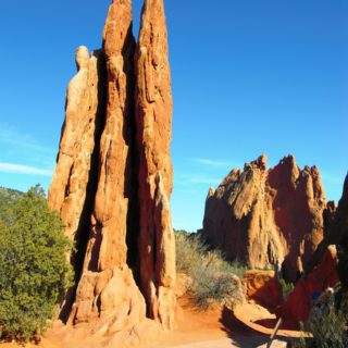 Garden of the Gods - Central Garden Trail. Am Central Garden Trail finden sich viele schöne Motive. Hier im Bild die Three Graces. - Sehenswürdigkeit, Felsformation, Sandstein, Sandsteinformationen, Park, Ausflugsziel, Garten der Götter, Naturpark, sehenswert, Central Garden Trail, Three Graces - (Glen Eyrie, Colorado Springs, Colorado, Vereinigte Staaten)