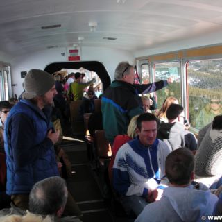 Manitou and Pikes Peak Railway. Eine Fahrt mit der Manitou and Pikes Peak Cog Railway auf den 4301m hohen Hausberg der Stadt endet mit einem spektakulären Rundumblick über die Rockies. Alternativ führt auch eine Autostraße auf den Gipfel.. - Eisenbahn, Pikes Peak, Bahn, Manitou and Pikes Peak Railway, Pikes Peak Cog Railway, Zahnradbahn - (Old Mountain View (historical), Cascade, Colorado, Vereinigte Staaten)