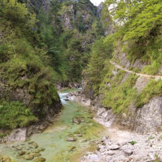 Ötschergräben - Der Grand Canyon Niederösterreichs. Bergauf der zauberhaften Landschaft und dem Ötscherbach folgend, vorbei an zahlreichen Kaskaden und Felsgebilden, erreicht man nach ca. 1,5 Stunden (4,8km) die Jausenstation Ötscherhias.. - Wasser, Bach, Ötschergräben, Vordere Ötschergräben, Ötscherbach - (Hagen, Mitterbach-Seerotte, Niederösterreich, Österreich)