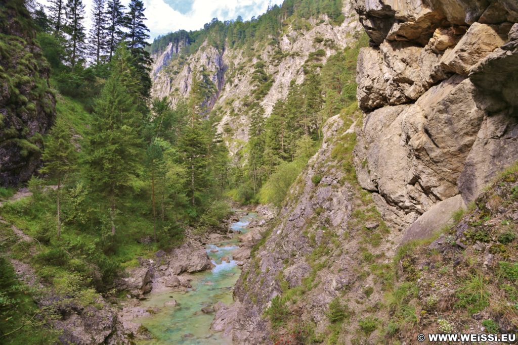 Ötschergräben - Der Grand Canyon Niederösterreichs. Bergauf der zauberhaften Landschaft und dem Ötscherbach folgend, vorbei an zahlreichen Kaskaden und Felsgebilden, erreicht man nach ca. 1,5 Stunden (4,8km) die Jausenstation Ötscherhias.. - Wasser, Bach, Ötschergräben, Vordere Ötschergräben, Ötscherbach - (Hagen, Mitterbach-Seerotte, Niederösterreich, Österreich)