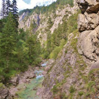 Ötschergräben - Der Grand Canyon Niederösterreichs. Bergauf der zauberhaften Landschaft und dem Ötscherbach folgend, vorbei an zahlreichen Kaskaden und Felsgebilden, erreicht man nach ca. 1,5 Stunden (4,8km) die Jausenstation Ötscherhias.. - Wasser, Bach, Ötschergräben, Vordere Ötschergräben, Ötscherbach - (Hagen, Mitterbach-Seerotte, Niederösterreich, Österreich)