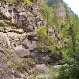 Ötschergräben - Der Grand Canyon Niederösterreichs. Bergauf der zauberhaften Landschaft und dem Ötscherbach folgend, vorbei an zahlreichen Kaskaden und Felsgebilden, erreicht man nach ca. 1,5 Stunden (4,8km) die Jausenstation Ötscherhias.. - Wasser, Bach, Ötschergräben, Vordere Ötschergräben, Ötscherbach - (Hagen, Mitterbach-Seerotte, Niederösterreich, Österreich)