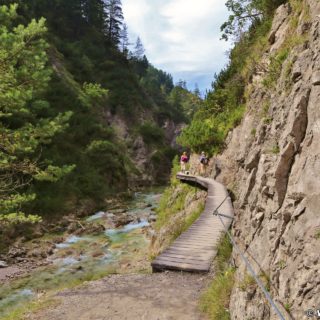 Ötschergräben - Der Grand Canyon Niederösterreichs. Bergauf der zauberhaften Landschaft und dem Ötscherbach folgend, vorbei an zahlreichen Kaskaden und Felsgebilden, erreicht man nach ca. 1,5 Stunden (4,8km) die Jausenstation Ötscherhias.. - Wasser, Bach, Ötschergräben, Vordere Ötschergräben, Ötscherbach - (Hagen, Mitterbach-Seerotte, Niederösterreich, Österreich)