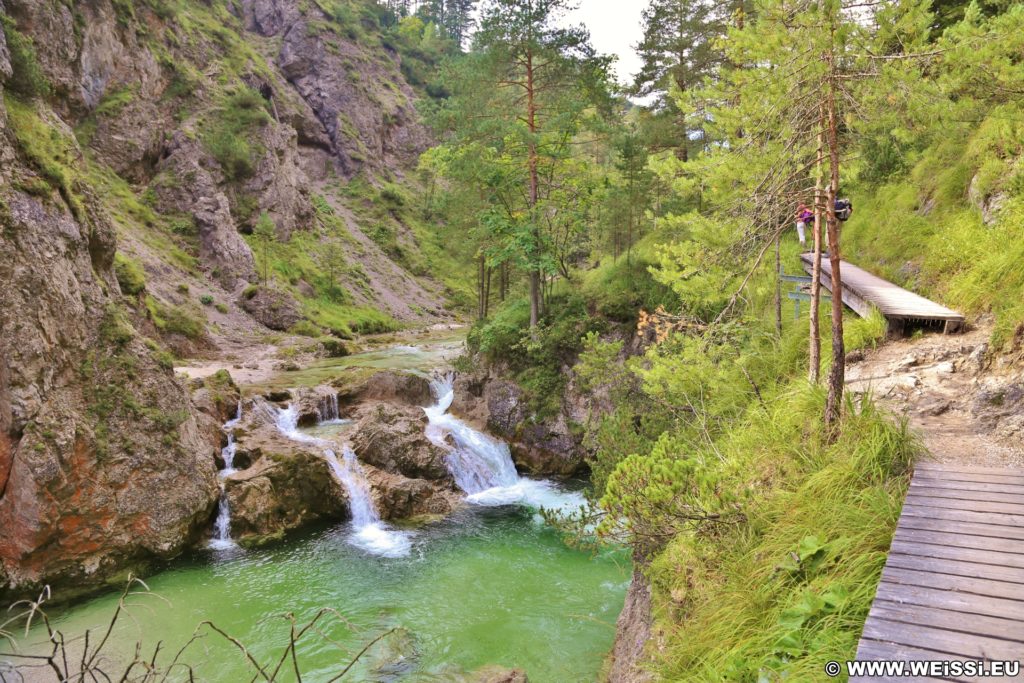 Ötschergräben - Der Grand Canyon Niederösterreichs. Bergauf der zauberhaften Landschaft und dem Ötscherbach folgend, vorbei an zahlreichen Kaskaden und Felsgebilden, erreicht man nach ca. 1,5 Stunden (4,8km) die Jausenstation Ötscherhias.. - Wasser, Bach, Ötschergräben, Vordere Ötschergräben, Ötscherbach - (Hagen, Mitterbach-Seerotte, Niederösterreich, Österreich)