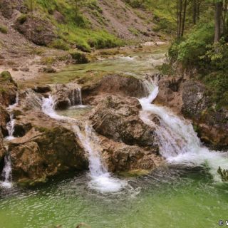 Ötschergräben - Der Grand Canyon Niederösterreichs. Bergauf der zauberhaften Landschaft und dem Ötscherbach folgend, vorbei an zahlreichen Kaskaden und Felsgebilden, erreicht man nach ca. 1,5 Stunden (4,8km) die Jausenstation Ötscherhias.. - Wasser, Bach, Ötschergräben, Vordere Ötschergräben, Ötscherbach - (Hagen, Mitterbach-Seerotte, Niederösterreich, Österreich)